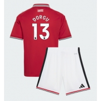 Manchester United Patrick Dorgu #13 Hemmatröja Barn 2026-27 Kortärmad (+ Korta byxor)